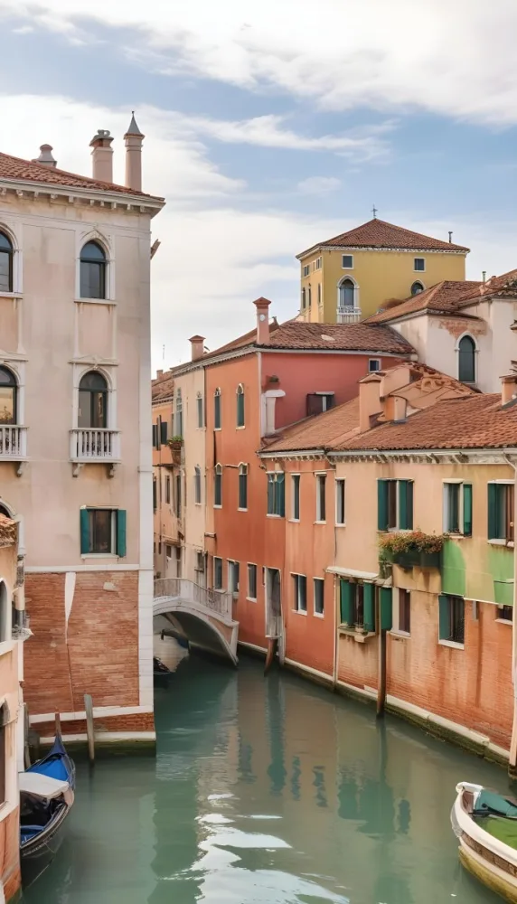 Venice Buildings With Red Roofs And Green Windows Canal In The Middle 92 1cf7