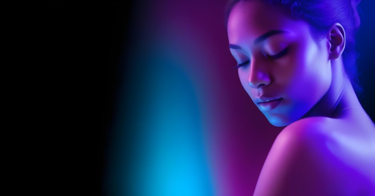 Minimal Soft Studio Light Photography A White Woman 23 Years Old With Dark Skin And Her Eyes Closed In A Dark Background With Blue And Purple Lights High Detail Solid Bold Color Background 10 000e