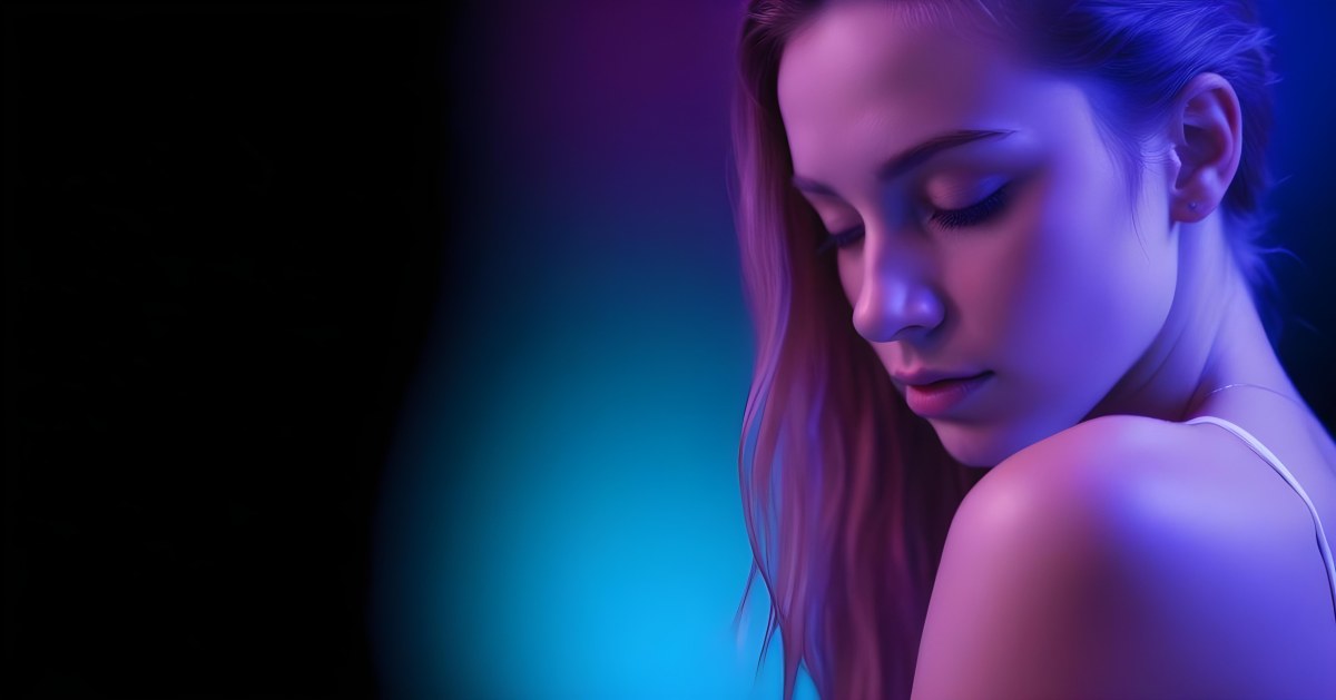 Minimal Soft Studio Light Photography A White Woman 23 Years Old With Dark Skin And Her Eyes Closed In A Dark Background With Blue And Purple Lights High Detail Solid Bold Color Background 13 8cde