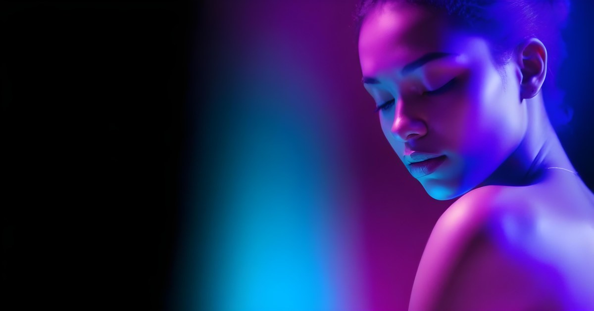 Minimal Soft Studio Light Photography A White Woman 23 Years Old With Dark Skin And Her Eyes Closed In A Dark Background With Blue And Purple Lights High Detail Solid Bold Color Background 45 0553