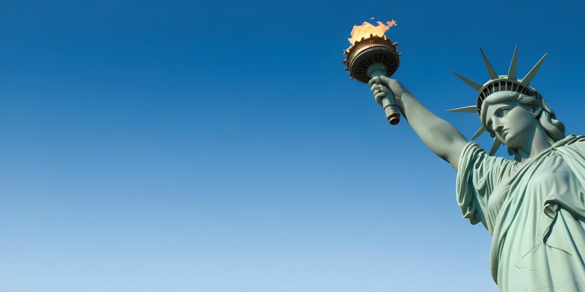 3d Model Statue Of Liberty Arm Holding The Torch Blue Sky Background Figure Octane Render Volumetric Highly Detailed Videogame Aesthetic 6 F5be