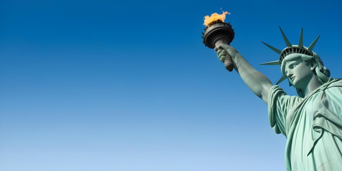 3d Model Statue Of Liberty Arm Holding The Torch Blue Sky Background Figure Octane Render Volumetric Highly Detailed Videogame Aesthetic 7 4cde