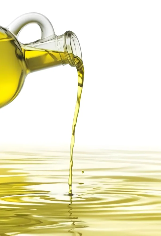 A Bottle Pouring Yellow Liquid Creating A Splash And Ripple Effect In The Water 8 D61e