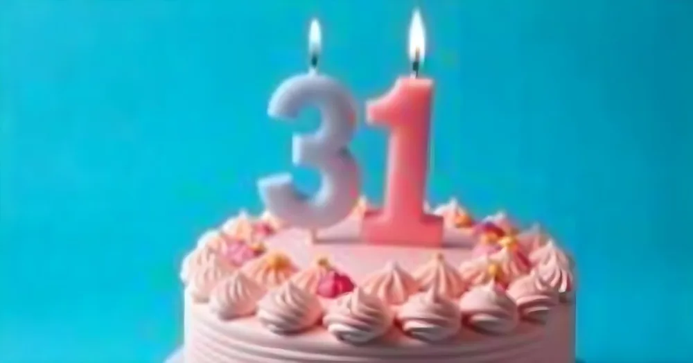 Birthday Cake With Pink Frosting And The Number 31 Candles On Top In A Blue Background 13 E84d
