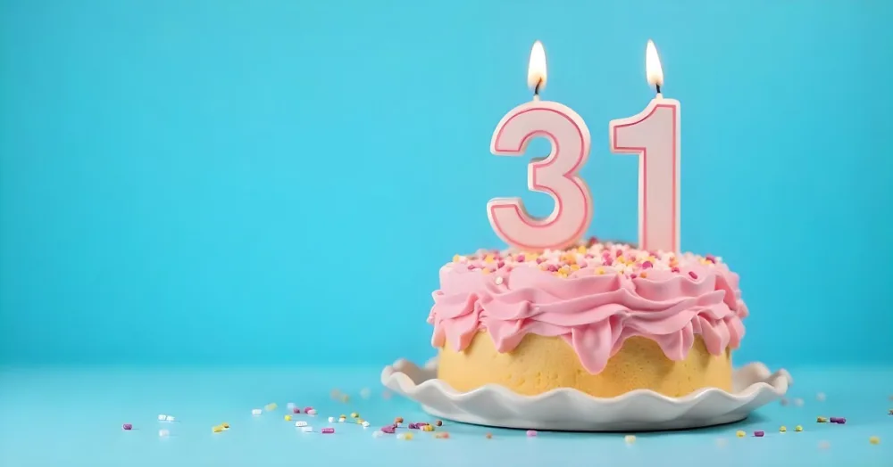 Birthday Cake With Pink Frosting And The Number 31 Candles On Top In A Blue Background 32 Ec91