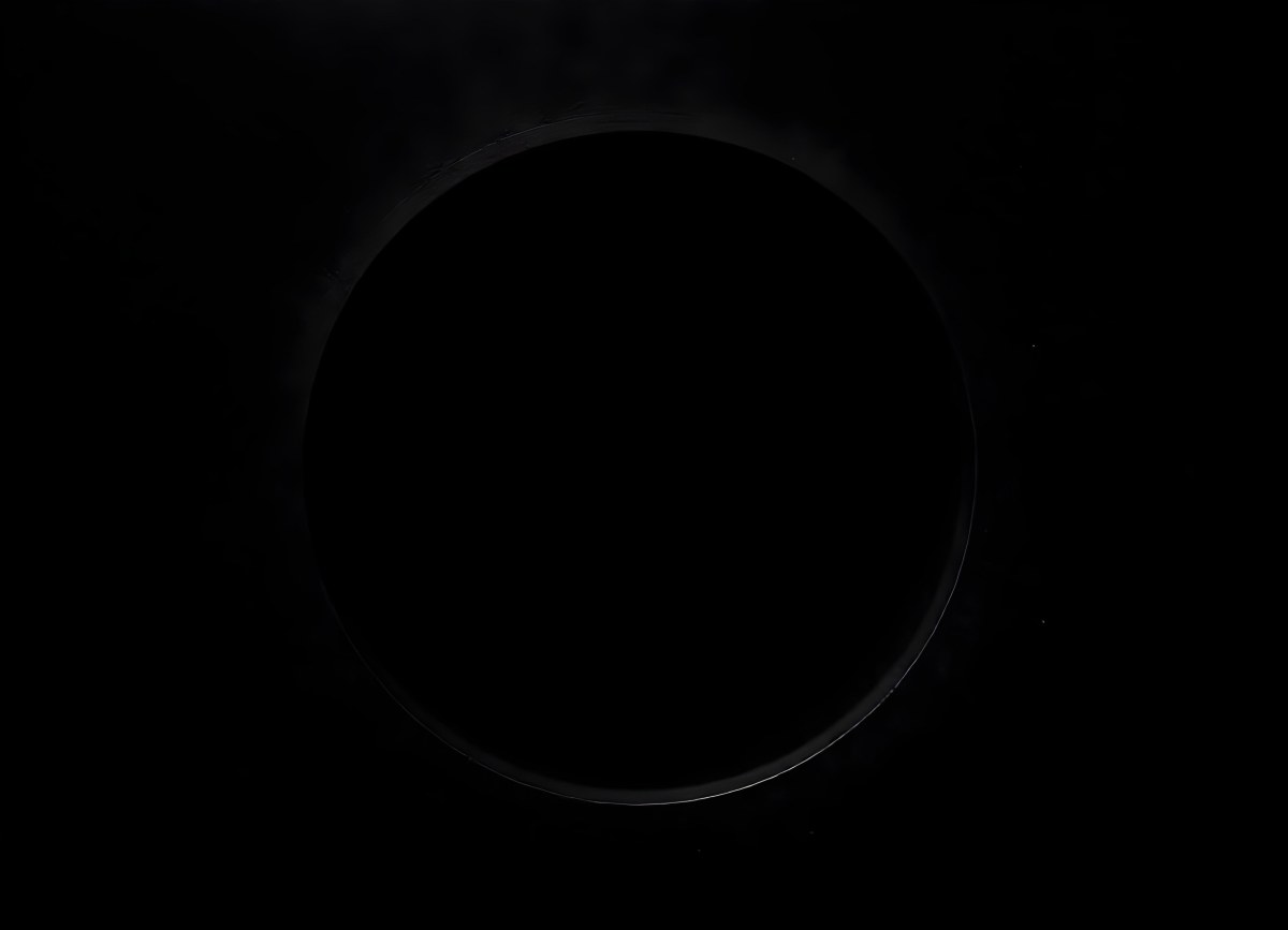 Black Circle With A Grainy Texture The Center Is Solid Black The Edges Are Blurred And Faded On A Black Background 8 3bd9