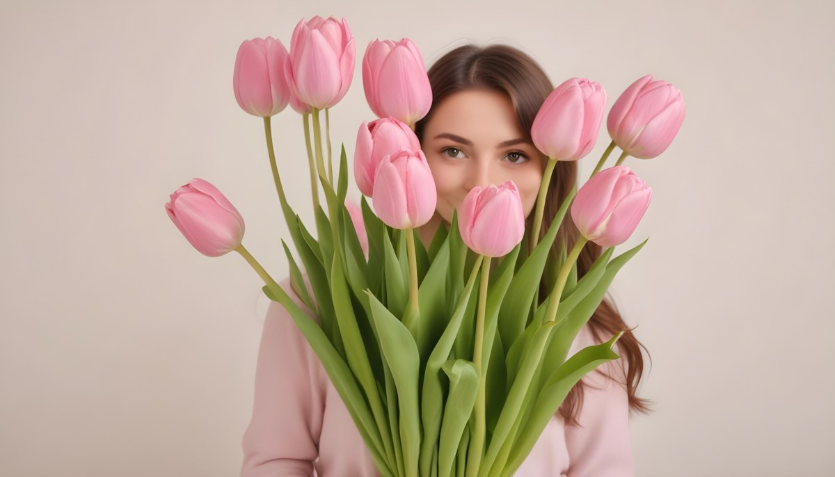 A Bouquet Of Pink Tulips In Front Of A Blurry White Woman 25 Years Old With Brown Hair In A Studio With A White Background 5 5208