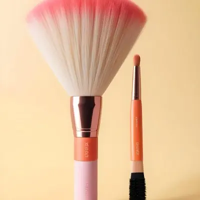 A Large Makeup Brush With A Pink Handle And A Fan Shaped Bristle Head In A Beige And Orange Gradient Color 36 Cc7b