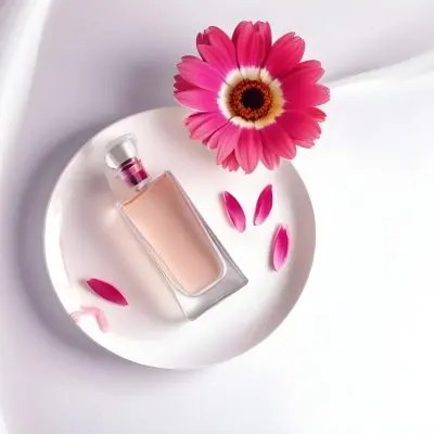 Digital Painting A Perfume Bottle On A White Plate With A White Flower And Petals On A White Background Bold And Slim Lines Brush Strokes 37 A34d