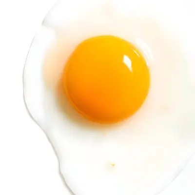 A Fried Egg With A Bright Yellow Yolk And Translucent White On A White Surface Top Down View Studio Lighting Food Photography 25 24bd