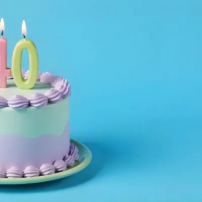 A Birthday Cake With Pastel Colors And Number 40 Candles On A Green Plate Light Purple And Green Frosting Plain White Background 7 C0be